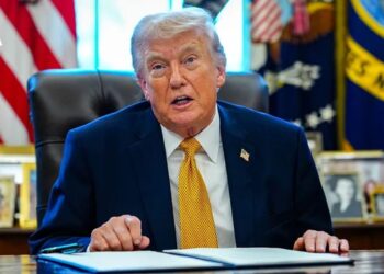 Trump amenaza con terminar las negociaciones si Irán cobra peajes en el estrecho de Ormuz