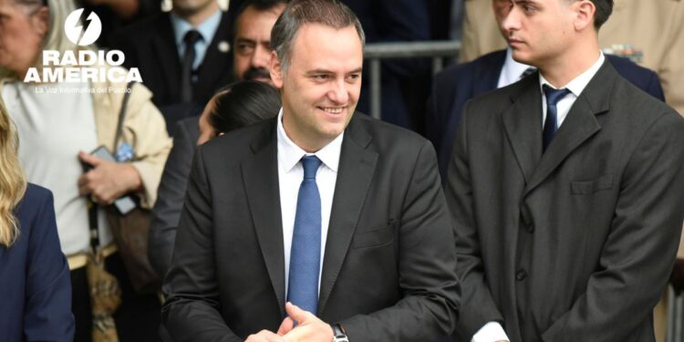 Adorni, jefe de Gabinete de Milei, renuncia tras meses de escándalos de corrupción