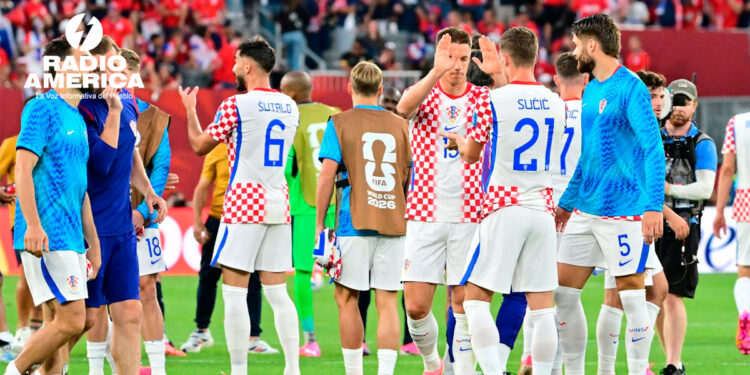 0-1. Croacia toma aire con un gol de Budimir y elimina a Panamá