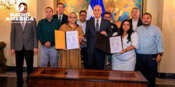 Gobierno y magisterio logran acuerdo que pone fin a asambleas informativas