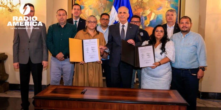 Gobierno y magisterio logran acuerdo que pone fin a asambleas informativas