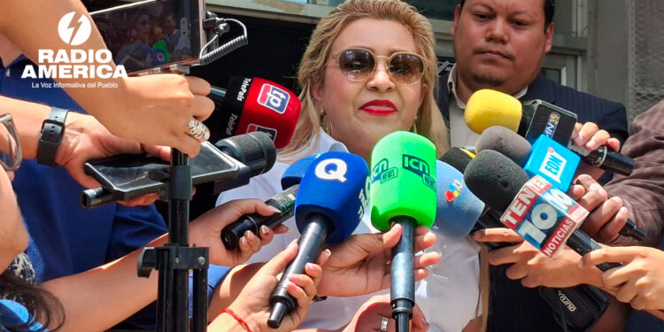Marlene Alvarenga denuncia a Salvador Nasralla e Iroshka Elvir