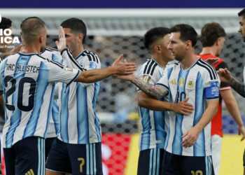 2-0. Messi agranda su leyenda y Argentina reserva plaza en dieciseisavos