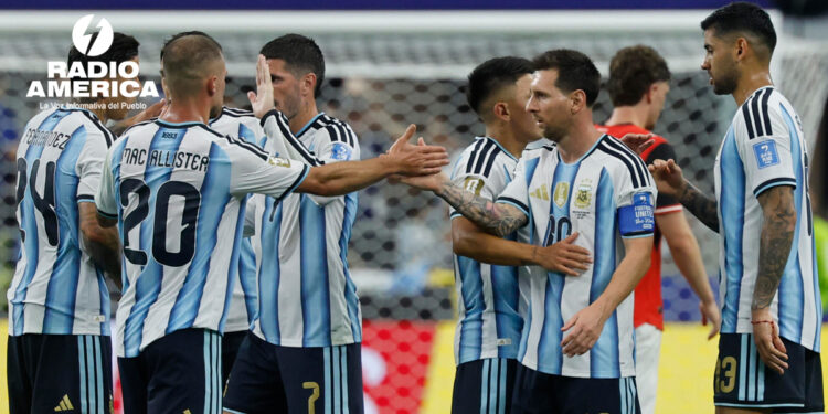2-0. Messi agranda su leyenda y Argentina reserva plaza en dieciseisavos