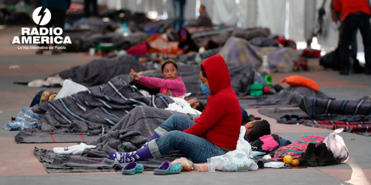 La detención de migrantes centroamericanos en EE.UU. y México cayó un 67 % frente a 2025