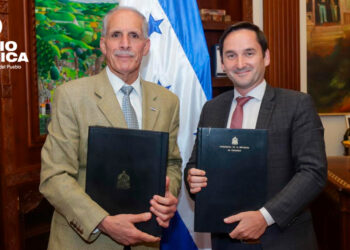 Presidente Asfura firma convenio para fortalecer atención oncológica y diagnóstico especializado en hospitales del país