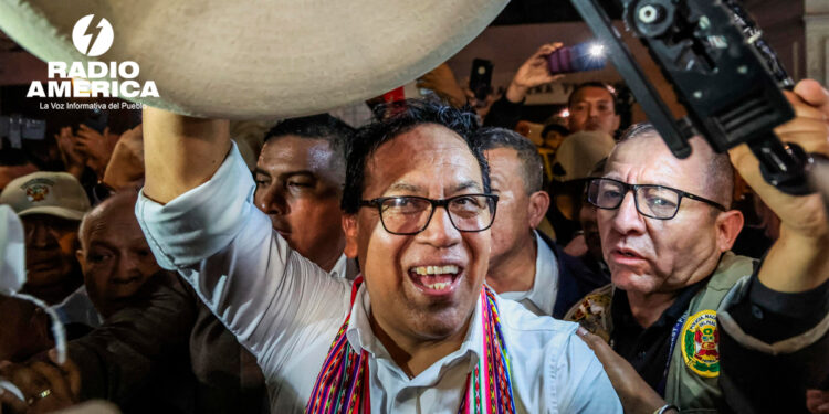 Sánchez mantiene casi 40.000 votos sobre Fujimori mientras ingresan votos del extranjero