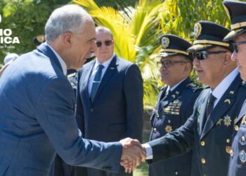 Presidente Asfura participa en ceremonia de ascensos de 45 oficiales de la Policía Nacional