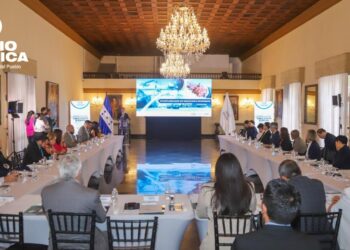 CNI presenta iniciativas de inversión a embajadores acreditados en el país