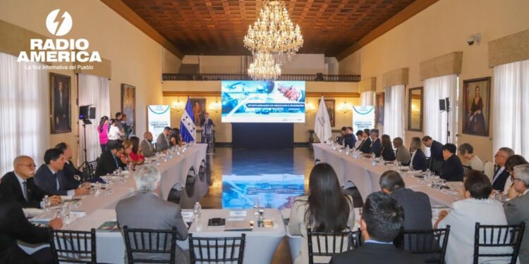 CNI presenta iniciativas de inversión a embajadores acreditados en el país