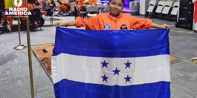 André Enoc Mejía regresa a Honduras tras participar en el NASA