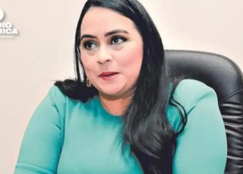 Exdirectora del INAMI se presenta ante los tribunales para comparecer en su audiencia de declaración de imputado