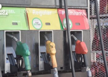 Por tercera semana consecutiva se mantienen las rebajas en los precios de los combustibles
