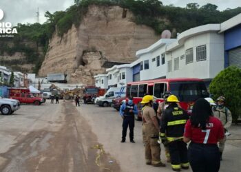 Proyecto que se derrumbó ayer se construyó antes de aplicar reglamento de reducción de riesgos, señala Julio Quiñónez