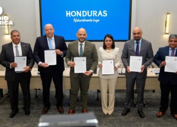 Honduras fortalece la conectividad aérea con nueva alianza interinstitucional