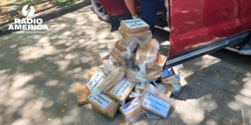 Policía decomisa 154 paquetes de supuesta cocaína ocultos en “caletas” de camioneta en Choluteca