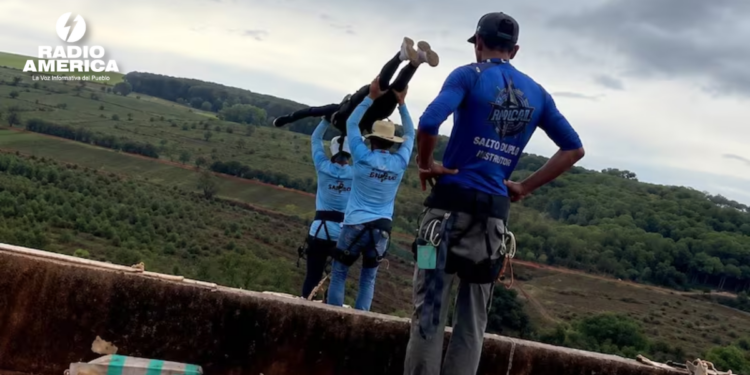Muere una mujer en São Paulo por un fallo de seguridad durante un salto de puentismo
