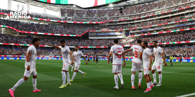 Infantino: «Estoy muy feliz de ver a Irán en el Mundial»