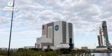 NASA prepara a la tripulación de la EEI para una posible evacuación ante una fuga de aire