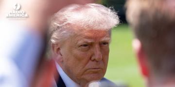 Juez anula política Trump que pausó proceso migratorio y de asilo de personas de 39 países