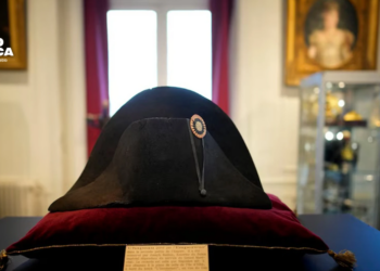 El último sombrero de Napoleón se exhibe por primera vez en más de un siglo