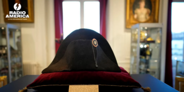 El último sombrero de Napoleón se exhibe por primera vez en más de un siglo