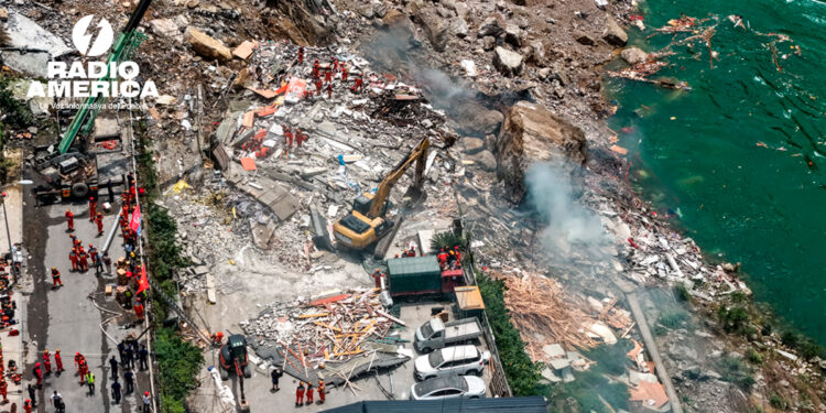 Un deslizamiento de tierra en el centro de China deja 8 muertos y más de 30 desaparecidos