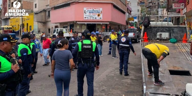 AMDC ejecuta operativo de ordenamiento entre la sexta y séptima avenida de Comayagüela
