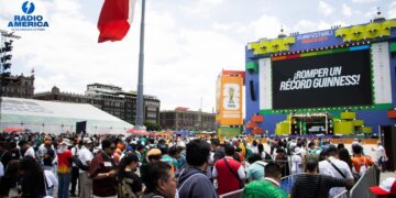 El álbum del Mundial reúne a miles de aficionados en México en busca de un Récord Guinness