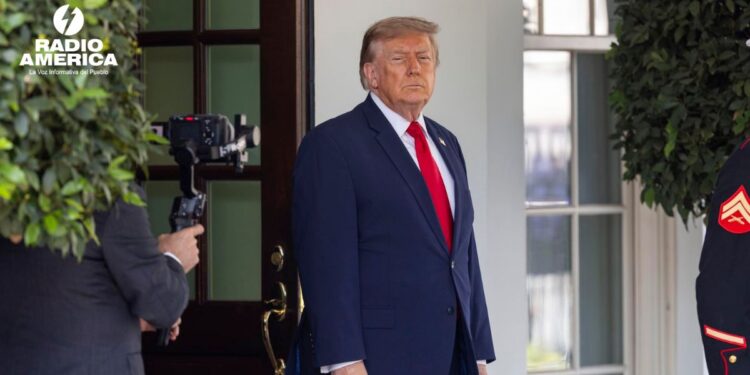 Trump da marcha atrás y no cobrará la tasa del 20 % a los buques que transiten por Ormuz