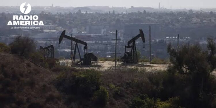 El petróleo de Texas roza los 80 dólares tras los nuevos ataques de EE. UU. contra Irán
