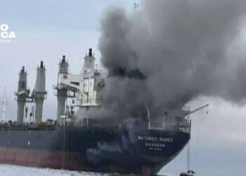 Irán dice que dos petroleros explotaron en el estrecho de Ormuz el domingo por la noche