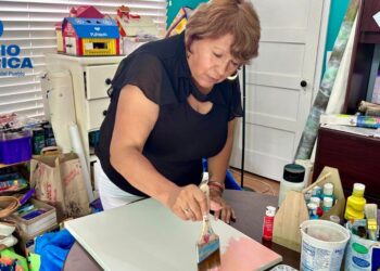 Familias inmigrantes en Arizona combaten con arte el estrés por las deportaciones