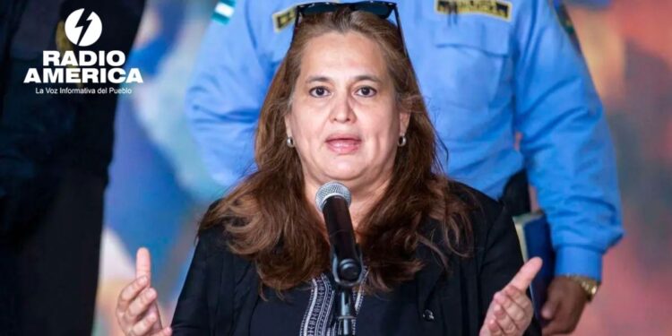 Exviceministra de Seguridad desmiente incomparecencia y solicita citación formal conforme a la ley