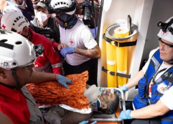 Rescatan a superviviente de los terremotos en Venezuela tras ocho días bajo los escombros