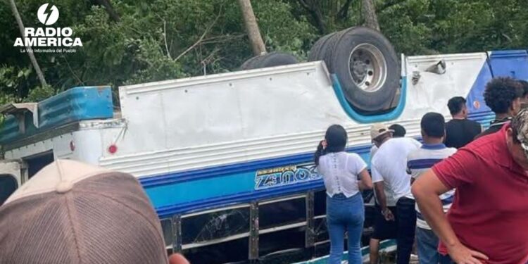 Al menos cuatro muertos y más de 25 heridos en accidente de tráfico en norte de Honduras