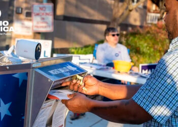 Tribunal bloquea orden de Trump para restringir el voto por correo antes de las elecciones
