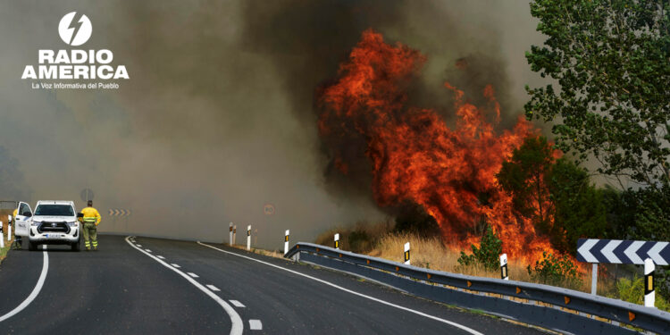 Continúa la batalla contra el fuego en España mientras se intenta identificar a fallecidos