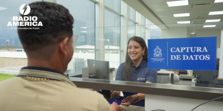 Migración reporta emisión de más de 950 pasaportes en aeropuertos
