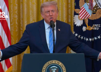 Trump pone en duda la integridad del sistema electoral y denuncia interferencias de China