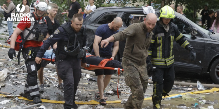 Sube a 20 el número de muertos en el ataque ruso a Kiev y su localidad cercana de Vishneve