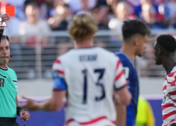 La FIFA suspende la sanción por tarjeta roja a Balogun y podrá jugar contra Bélgica