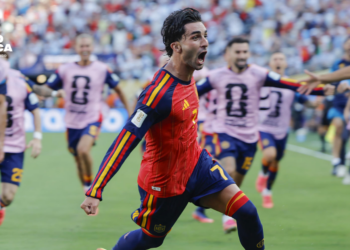 1-0. Ferran Torres marca el gol de Iniesta y deja a Messi sin título