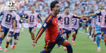 1-0. Ferran Torres marca el gol de Iniesta y deja a Messi sin tÃtulo