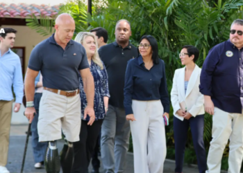 Delcy Rodríguez se reúne en Caracas con una delegación del Congreso de EE.UU.