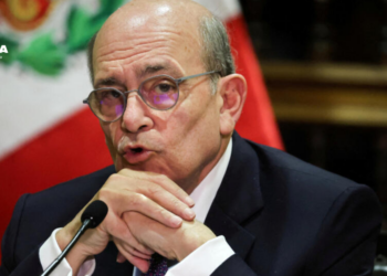 Denuncian constitucionalmente a presidente interino de Perú por compra de aviones a EE.UU.