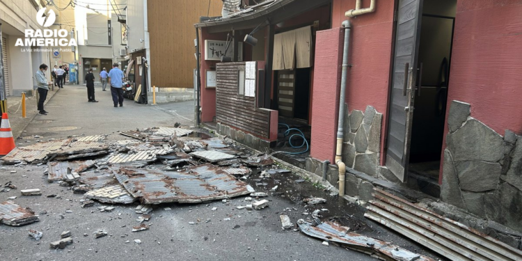 Un fuerte terremoto de magnitud 7,1 sacude el sur de Japón y provoca una alerta de tsunami