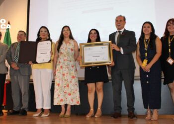 Carreras de salud de la UNAH reciben certificados de acreditación internacional